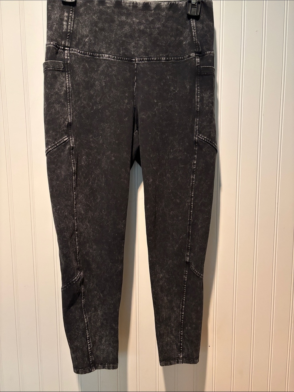 Marc New York by Andrew Marc Performance Mineral washed Cropped Leggings Sz M